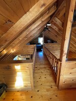 标准小屋, 多张床, 山谷景观 | 起居区