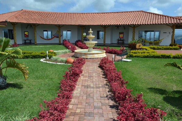 Exterior detail - Ecolodge Altos de la Ermita (Palestina)