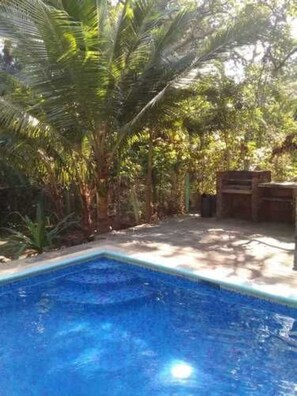 2 outdoor pools