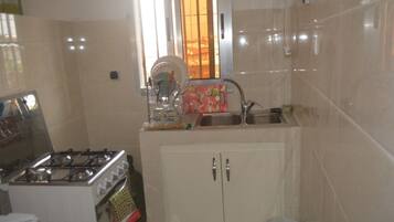Comfort Studio, 1 Double Bed, Non Smoking | Private kitchenette | Fridge, microwave, cookware/dishes/utensils