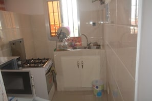 Comfort Studio, 1 Double Bed, Non Smoking | Private kitchenette | Fridge, microwave, cookware/dishes/utensils - Les Résidences Malaïka (Libreville)