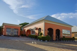 Property entrance - Graceland Inn & Garden (New Nyanya)