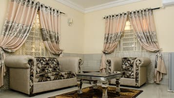 Superior Room, 1 King Bed, Non Smoking | Individually decorated, desk, blackout drapes, soundproofing