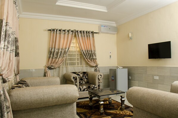 Room - Graceland Inn & Garden (New Nyanya)
