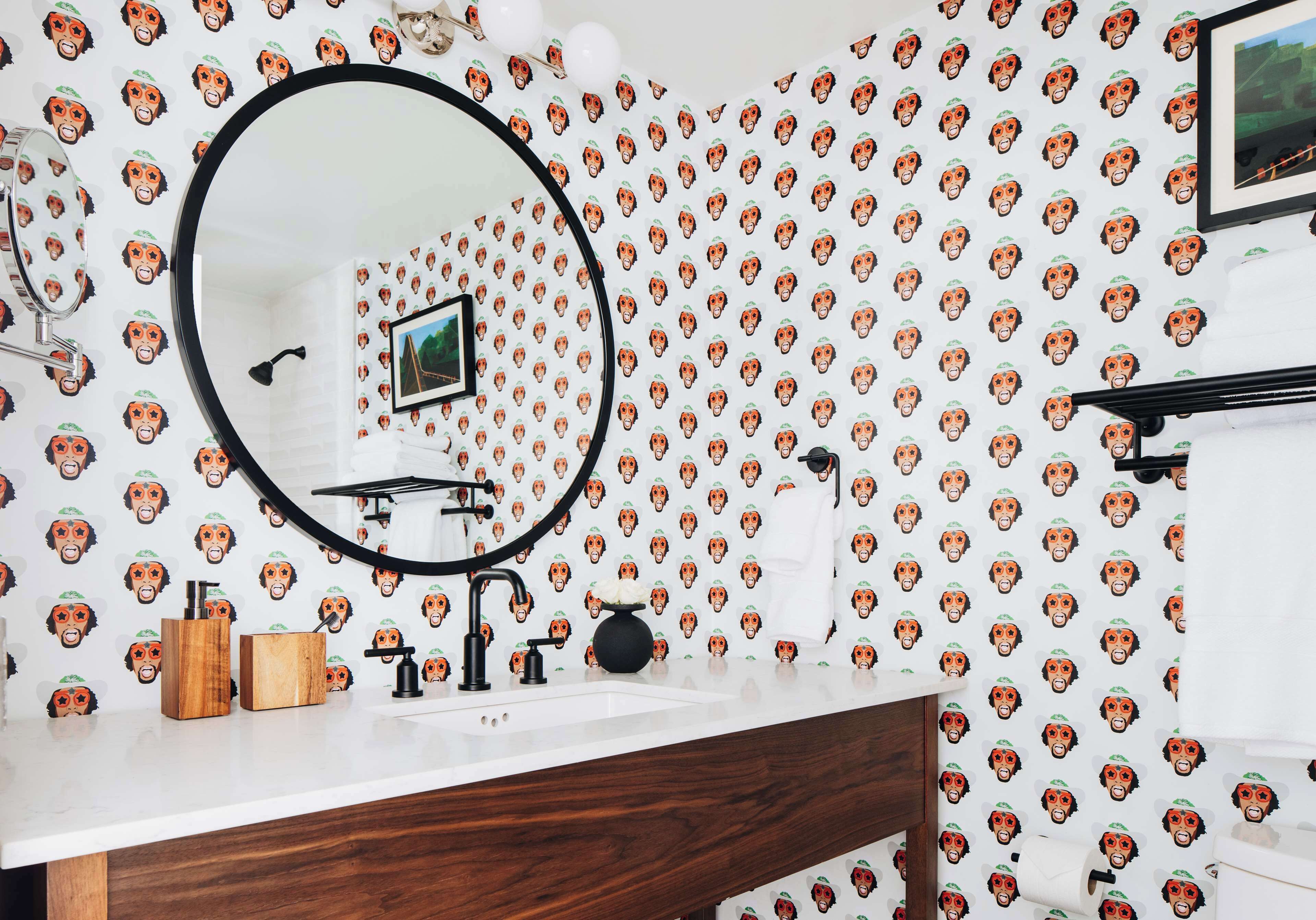 combined shower/bathtub, free toiletries, hair dryer, slippers