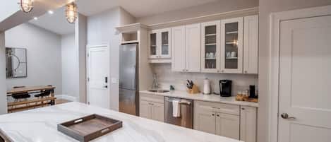 Unit 1 | Private kitchen | Fridge, microwave, dishwasher, coffee/tea maker