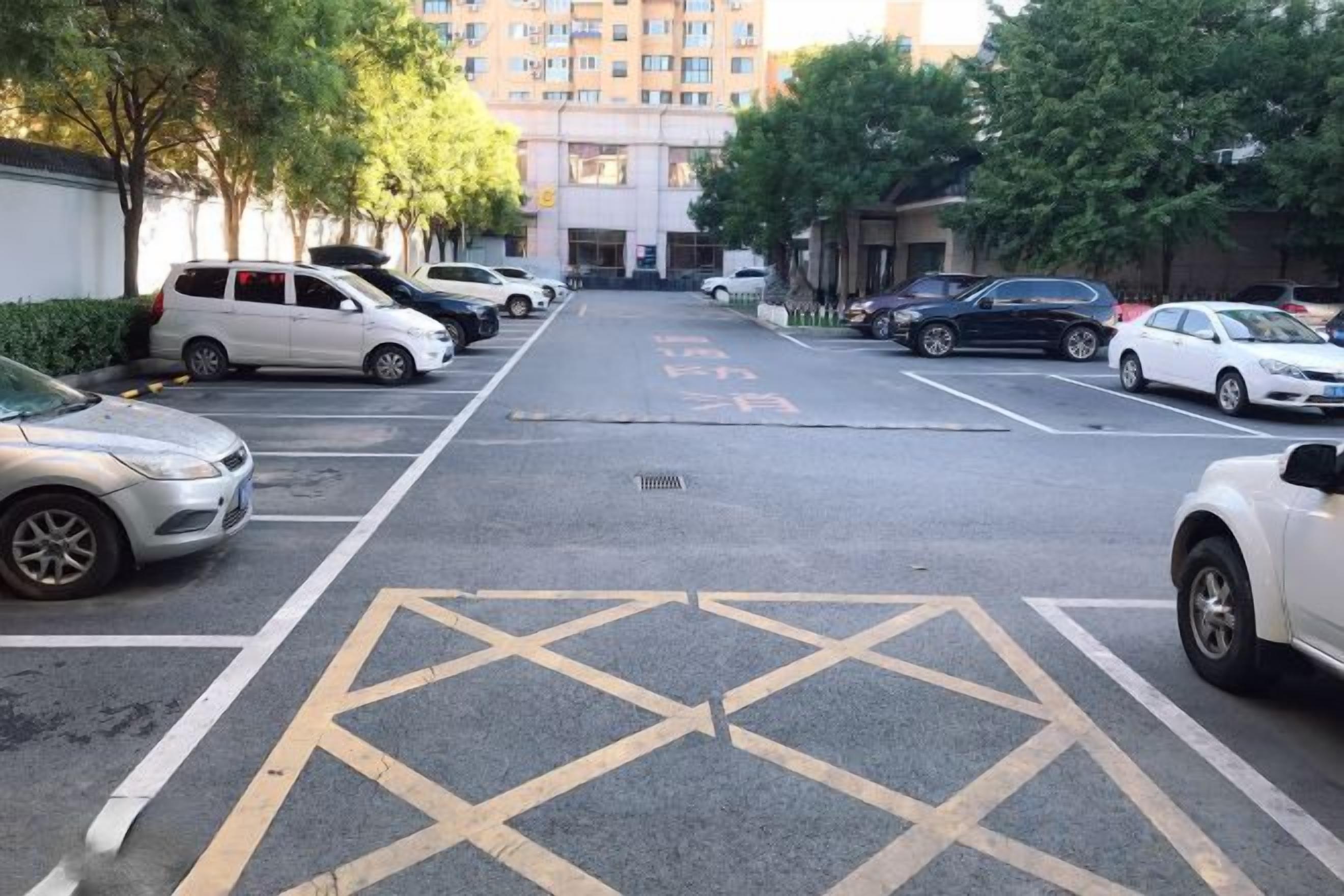 المنطقة المحيطة بالمنشأة