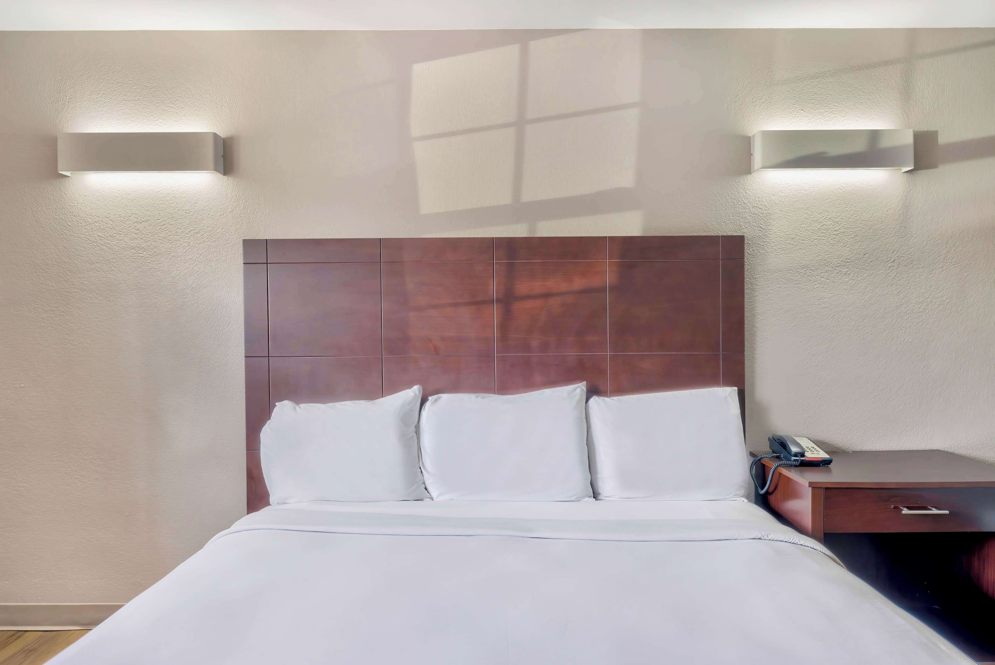 Blackout curtains, free WiFi, bed sheets