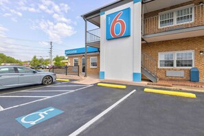 Exterior - Motel 6 Falls Church, VA - Arlington Boulevard (Falls Church)