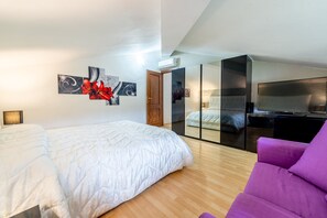 Superior Villa, 3 Bedrooms | 3 bedrooms, premium bedding, desk, soundproofing - Villa Leonardo (Sarteano)