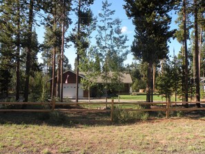 Front of property - The Cozy Cabin LaPine (La Pine)