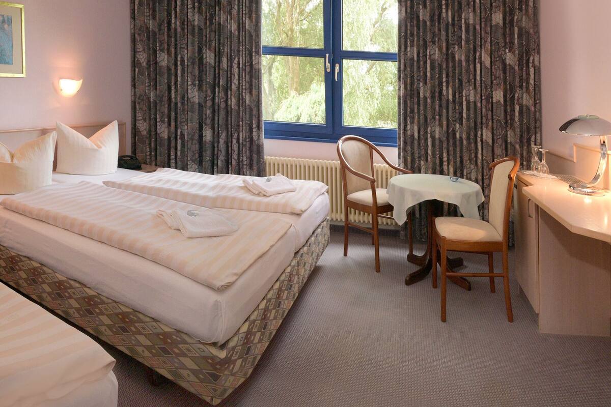 Free WiFi, bed sheets