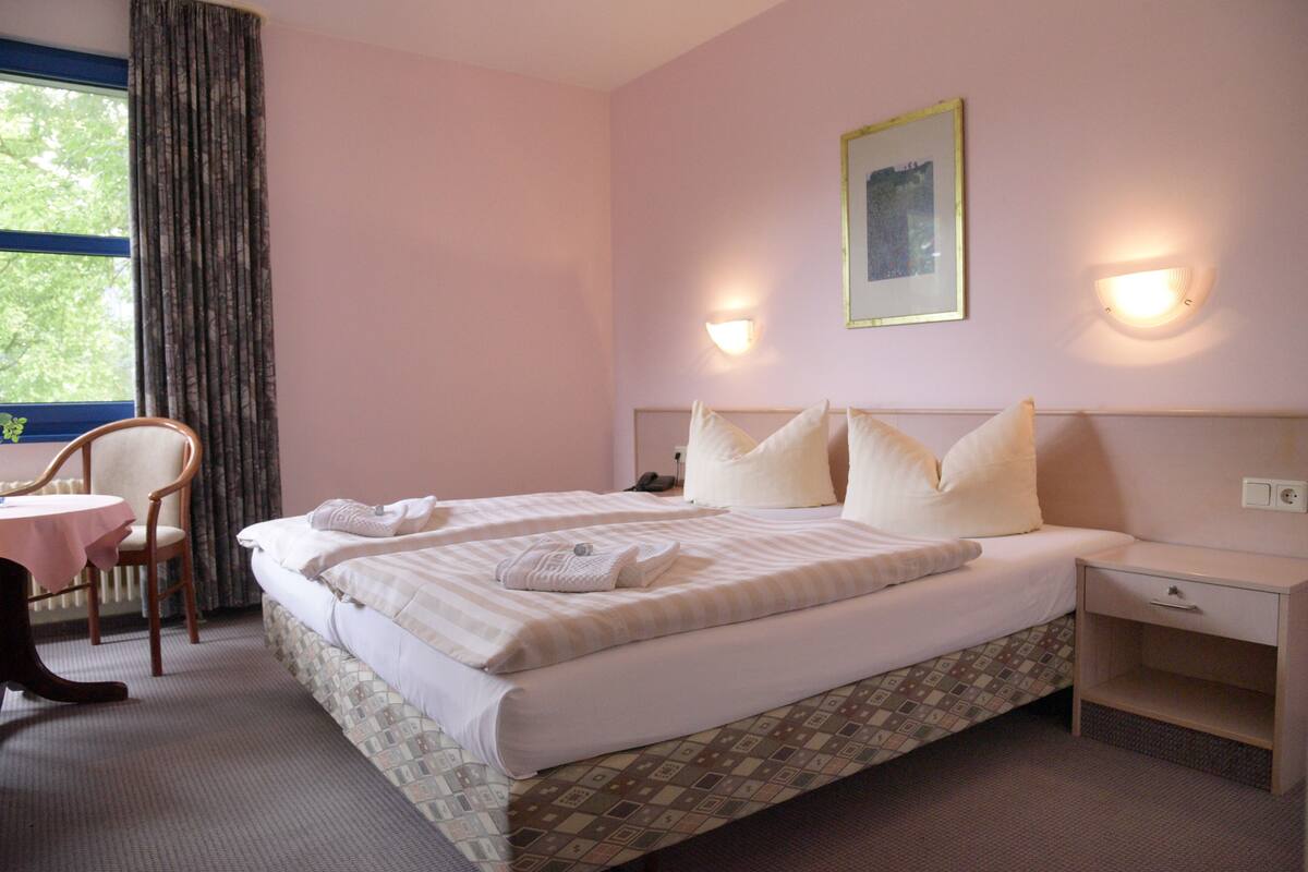Free WiFi, bed sheets
