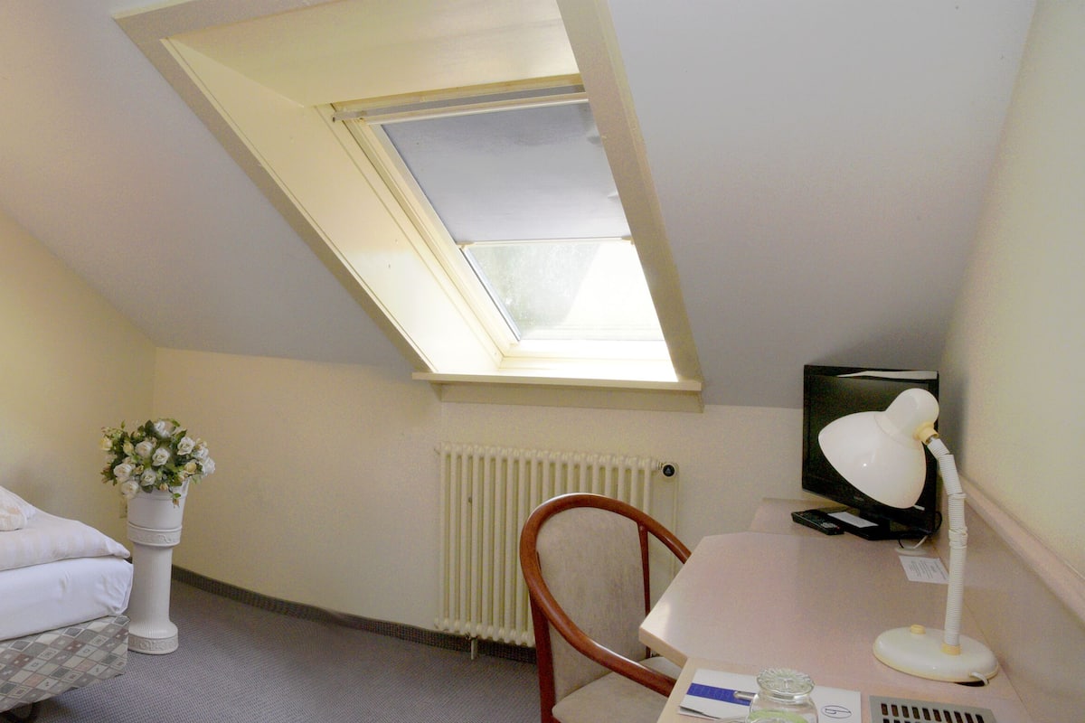 Single Room | Free WiFi, bed sheets