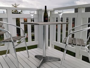 Superior Room, 1 Queen Bed, Ensuite, Lake View | Balcony - Geyser Lookout BnB (Rotorua)
