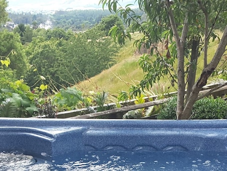 Bañera de hidromasaje exterior. Geyser Lookout BnB