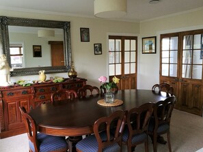 Dining - Geyser Lookout BnB (Rotorua)