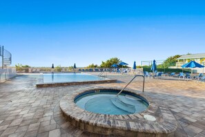 Piscina all'aperto, una piscina riscaldata