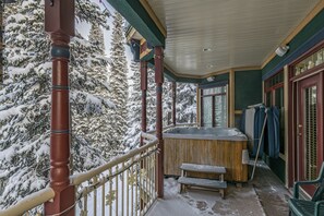 Tina de hidromasaje al aire libre