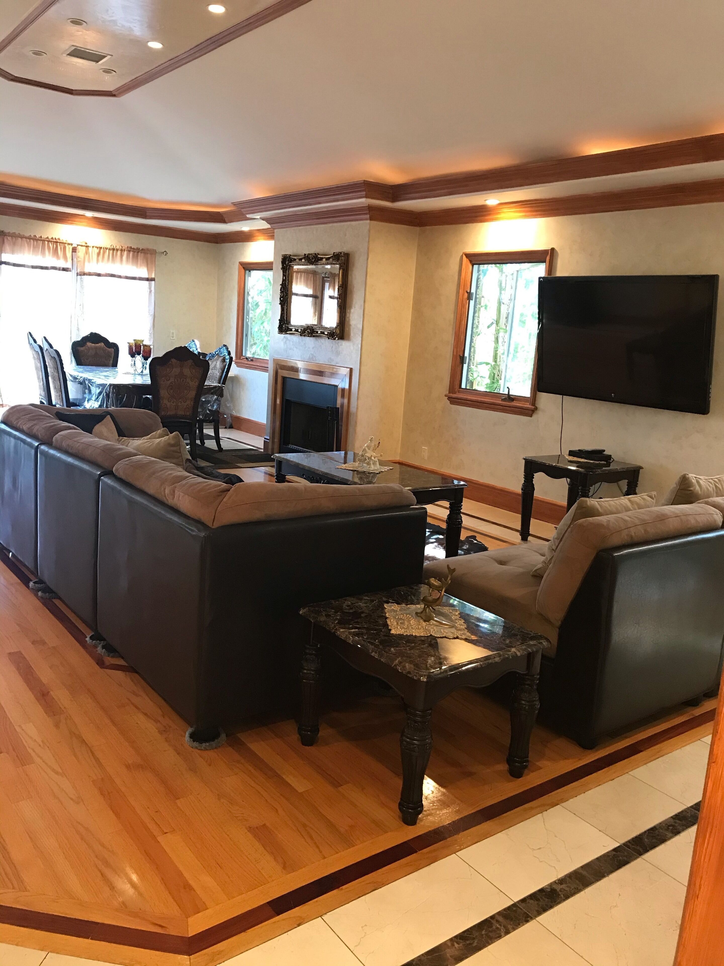 Televisión y chimenea 