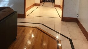 A spacious hallway with a wooden floor, a couch, and a painting on the wall. - Luxurious 3 BD in Culver City with Pool& Hot Spa (Culver City)
