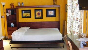 Iron/ironing board, WiFi, bed sheets