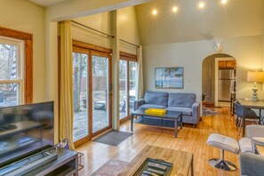 Smart TV, books, stereo