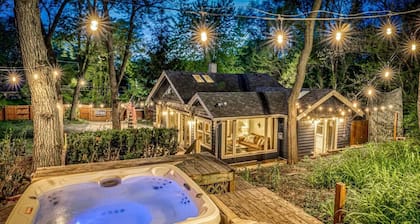 Secluded, Fenced Cottage, Hot Tub, Fire Pit, Dog Friendly, Nat’l Park