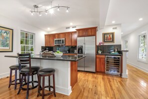 Fridge, microwave, oven, stovetop - THE NEST ~ Charming Conch Cottage Close to the Beach and Duval w/ Pool! (Key West)