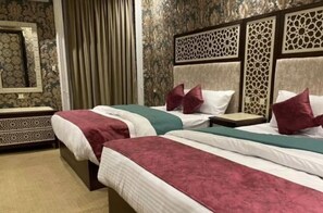 1 bedroom, free WiFi, bed sheets - PRIVATE TRIPLE ROOM CITY VIEW (Cairo)