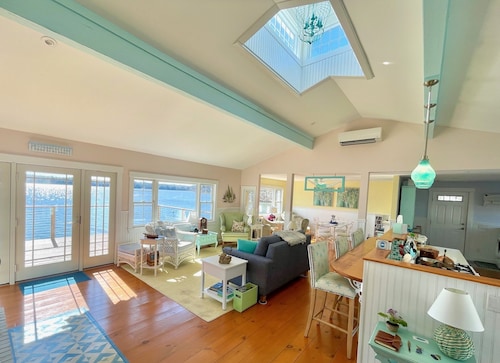 Maine Waterfront Cottage: Nestled on an acre of land, with 500ft of shore front