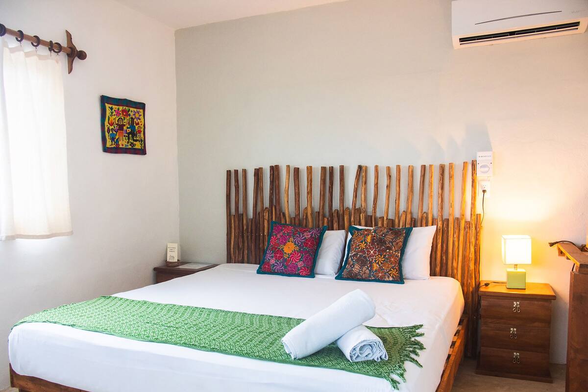 Habitación estándar doble, 1 cama de matrimonio grande, no fumadores | Minibar, cortinas opacas, wifi gratis