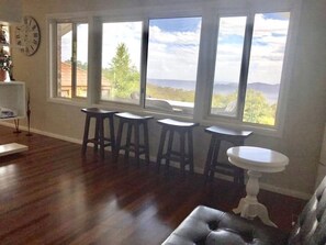 TV, stereo - Mt Solitary House – Elite Views | Incredible Comfort (Katoomba)