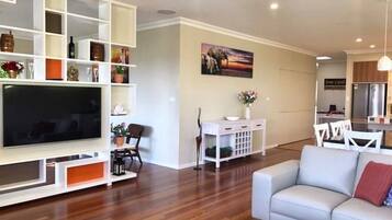 Fernseher, Stereoanlage