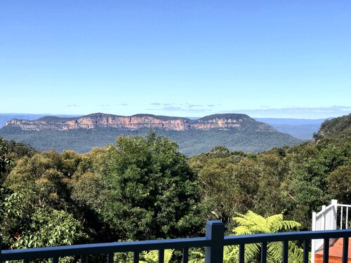 Mt Solitary House – Elite Views | Incredible Comfort