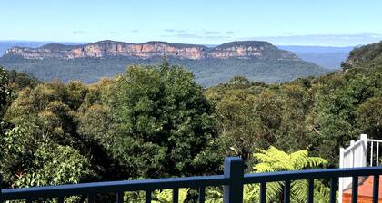 Mt Solitary House – Elite Views | Incredible Comfort