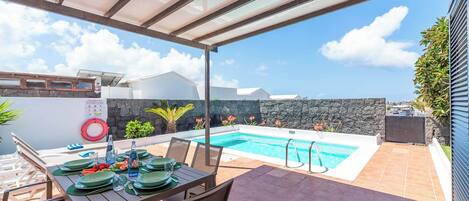 Een verwarmd zwembad