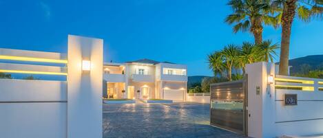 المنطقة المحيطة بالمنشأة