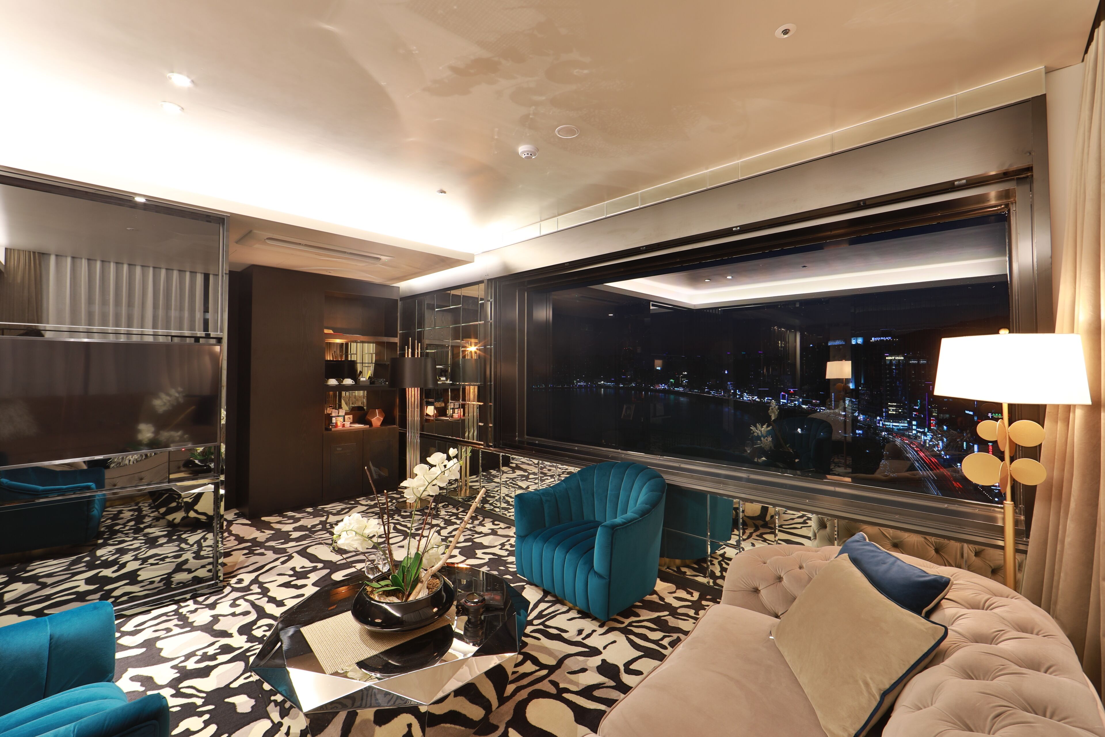 illionaire dok2 suite | living area | flat-screen tv