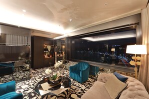 Illionaire Dok2 Suite | Living area | Flat-screen TV - Best Louis Hamilton Hotel Gwang-An (Busan)