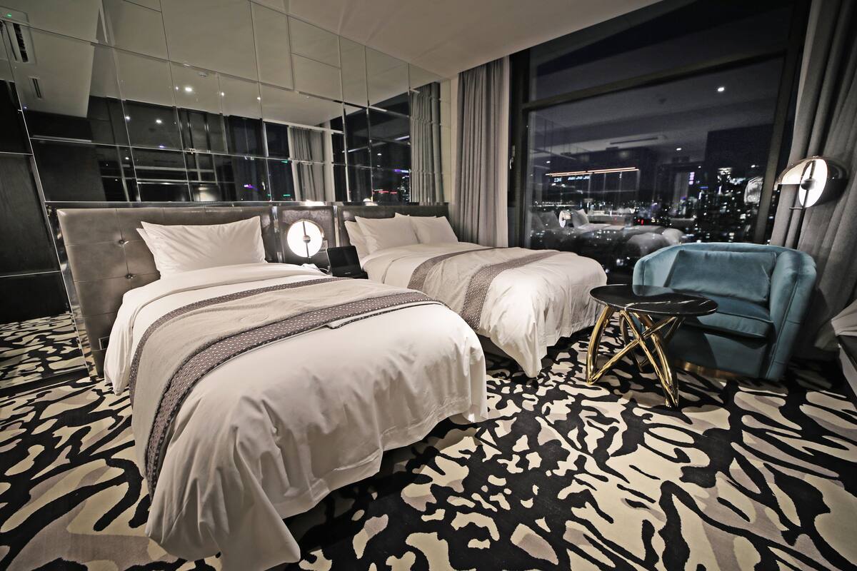 In-room safe, blackout curtains, soundproofing