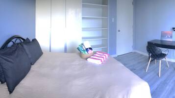 3 bedrooms, desk, iron/ironing board, WiFi