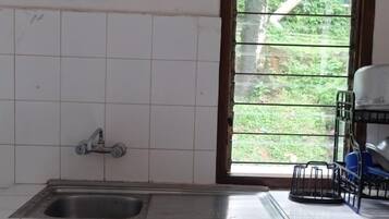 Vil·la Deluxe, 3 dormitoris | Cuina bàsica privada | Frigorífic, placa de cuina, bullidora elèctrica i arrossera
