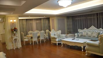 Suite presidencial | Área de sala de estar | Televisión