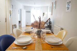 Dining - 100 m2 apartment in quiet street above the historic district, two minutes from everything (Pamplona)