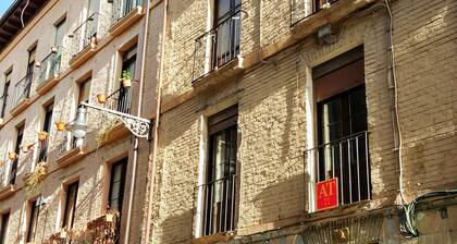 100 m2 apartment in quiet street above the historic district, two minutes from everything