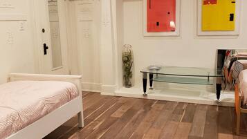 Blackout drapes, free WiFi, bed sheets