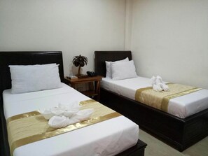 Twin Room | Individually furnished, soundproofing, rollaway beds, bed sheets