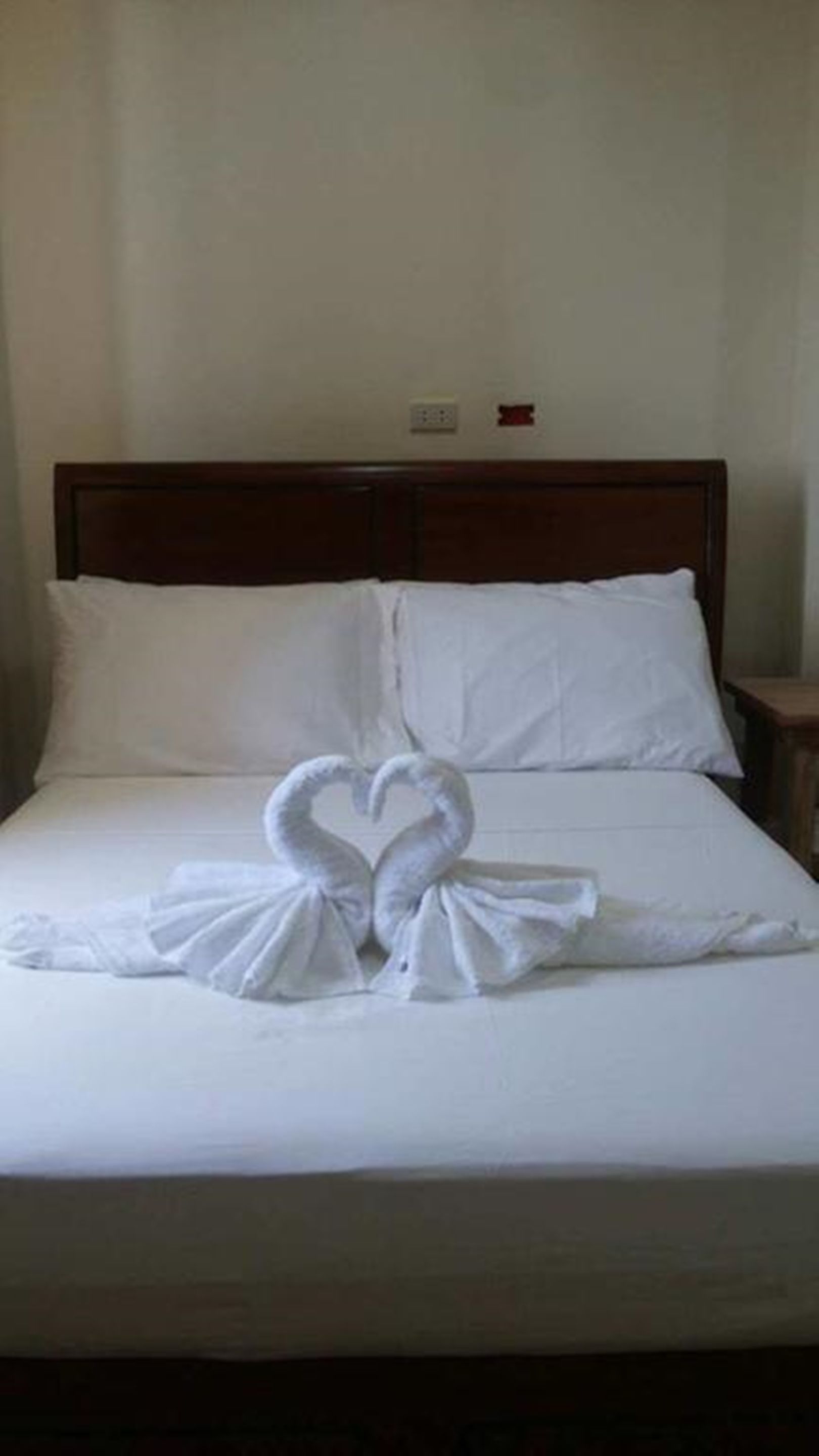 single room | individually furnished, soundproofing, rollaway beds, bed sheets