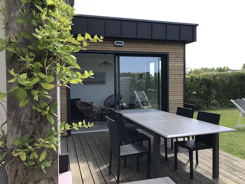 Quiet house near the sea